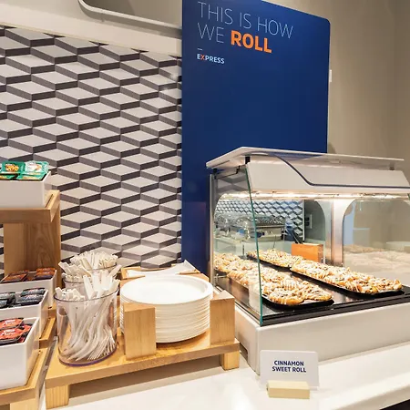 Holiday Inn Express & Suites Chicago - Oak Forest By Ihg